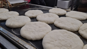 Bolo do Caco &eacute; um dos melhores p&atilde;es do mundo. Espreite o v&iacute;deo.