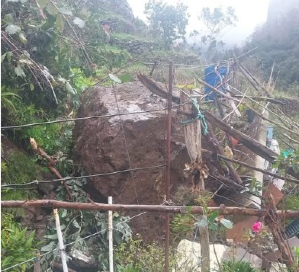 Pedra de grandes dimensões assusta Seara Velha, no Curral das Freiras