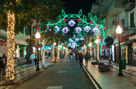 "Luzes da Festa" iluminam o Funchal. Veja o v&iacute;deo.