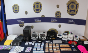 Jovem de 17 anos apanhado com 3 mil notas falsas