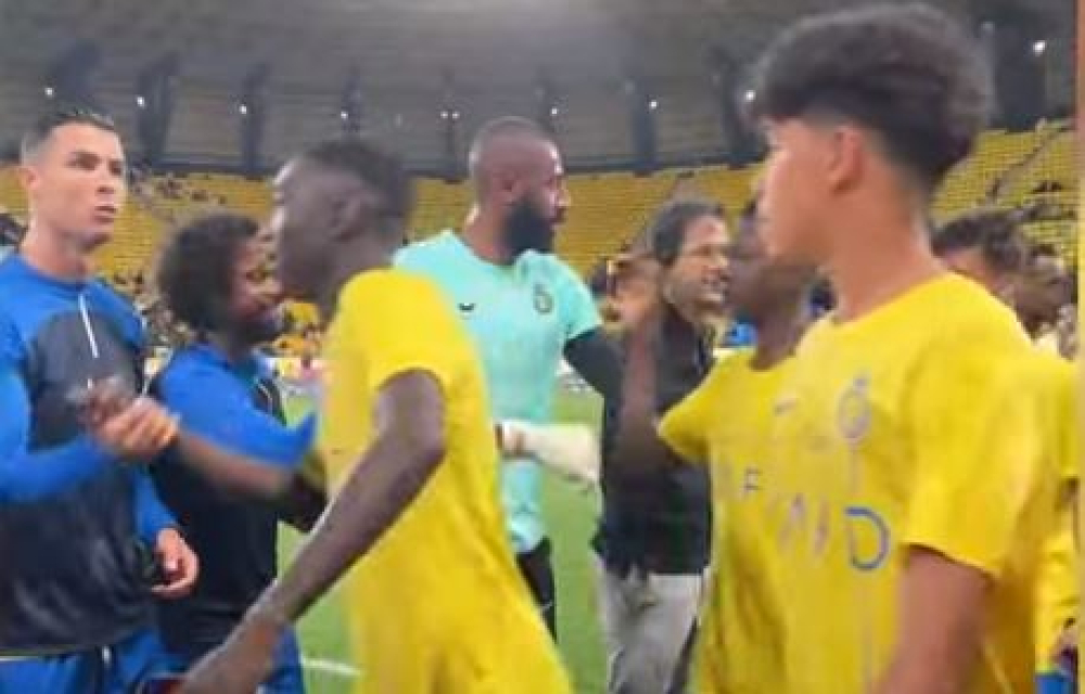Ronaldo dá reprimenda a Cristianinho (com vídeo)