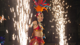 Cortejo de Carnaval com mais de 1500 figurantes. Veja alguns momentos.