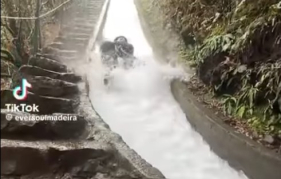 Turistas transformam levada em escorrega (com v&iacute;deo)