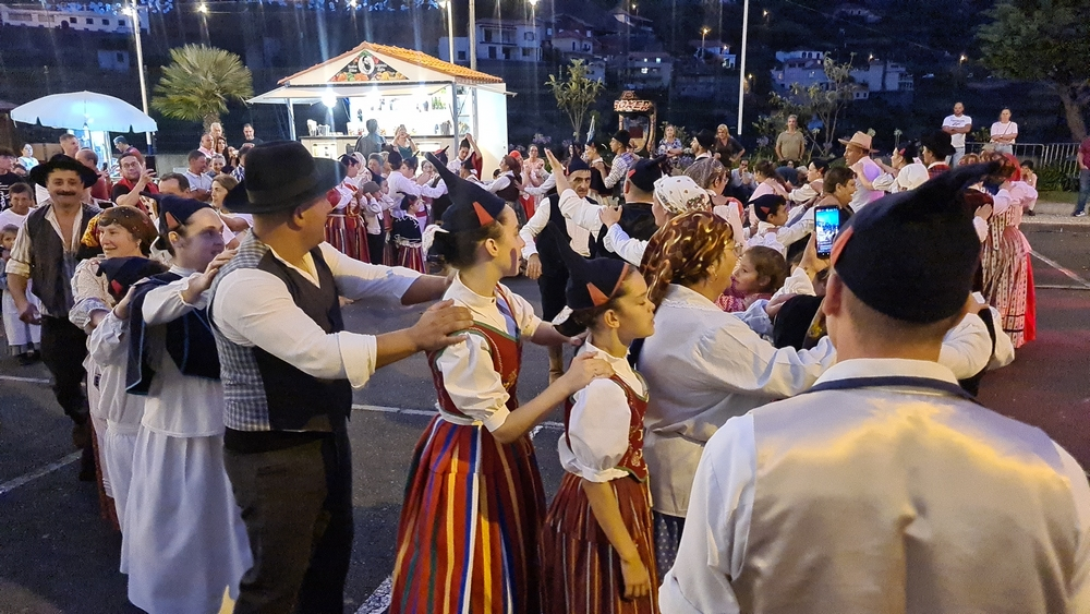 Vai um "Bailinho da Madeira"? Veja a atuação do Grupo da Quinta Grande