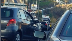 Quatro feridos em dia ca&oacute;tico no tr&acirc;nsito