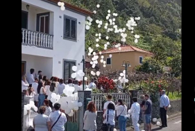 Dezenas de bal&otilde;es brancos e muita emo&ccedil;&atilde;o na despedida de Maria In&ecirc;s