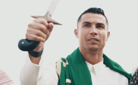 Ronaldo de espada na m&atilde;o