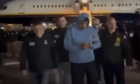 V&iacute;deo mostra Maduro a ser levado para pris&atilde;o americana