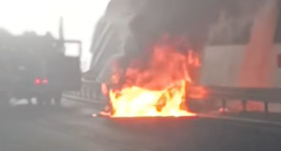 Viatura incendeia-se na Via R&aacute;pida (com v&iacute;deo)