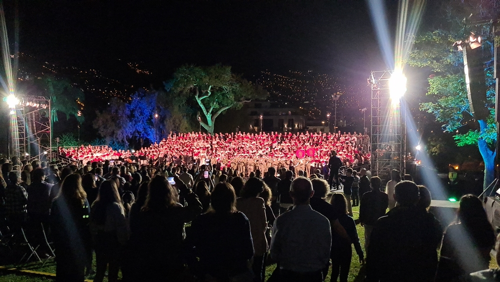"Grândola Vila Morena" a 600 vozes no Parque de Santa Catarina (vídeo)