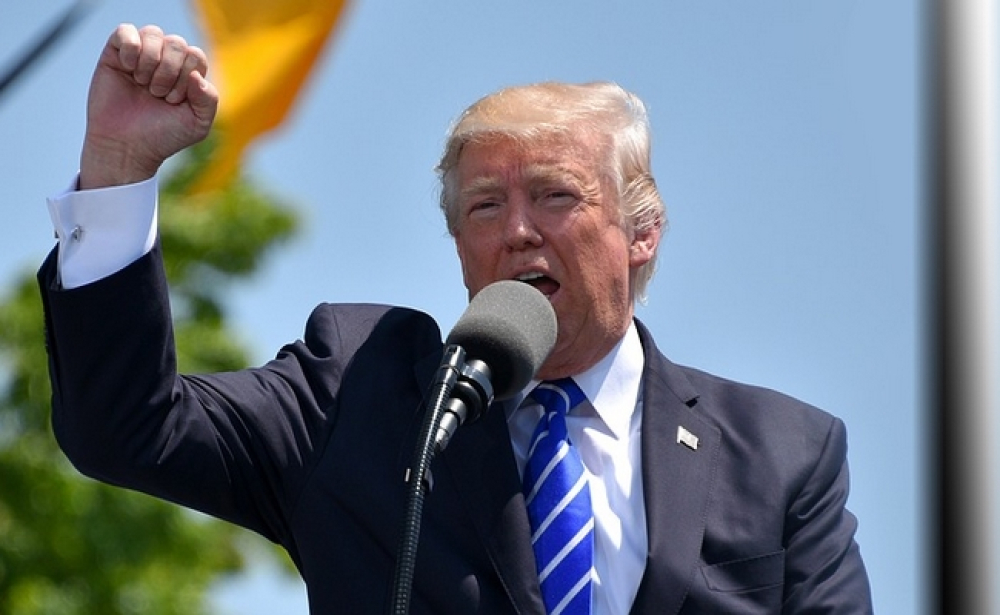 Donald Trump canta vitória na América