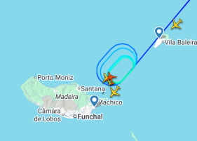 Tr&ecirc;s avi&otilde;es &agrave;s voltas no Aeroporto da Madeira