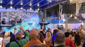 Vasco Freitas encerra Festa de Santo Ant&oacute;nio com "Can&ccedil;&atilde;o para L&uacute;cia". Veja atua&ccedil;&atilde;o.