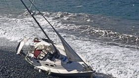 Veleiro encalhou na Praia Formosa