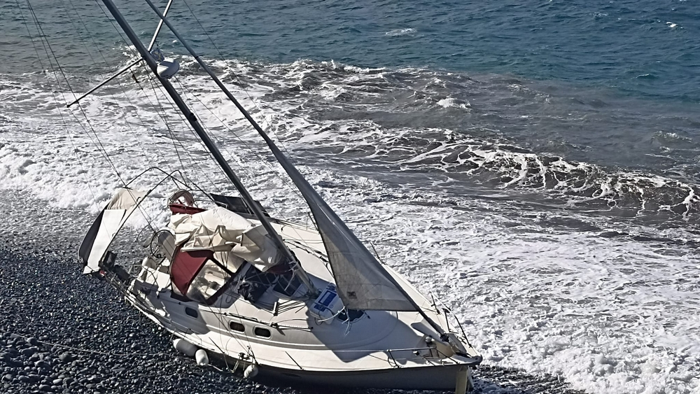 Veleiro encalhou na Praia Formosa