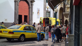 Bombeiros Sapadores do Funchal junto &agrave; Igreja do Carmo