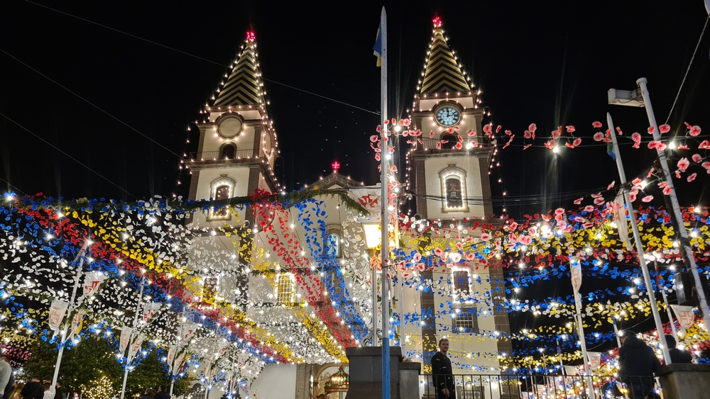 Festas do santo casamenteiro, em Santo António. Espreite o vídeo.