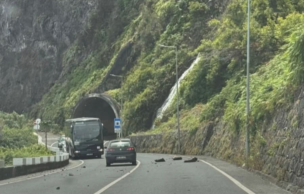 Nova queda de pedras ameaça via expresso, no Seixal