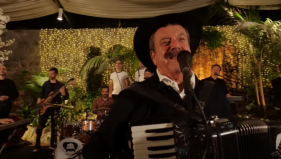 Quim Barreiros lan&ccedil;a "Eu quero um beijinho". Veja o videoclipe.