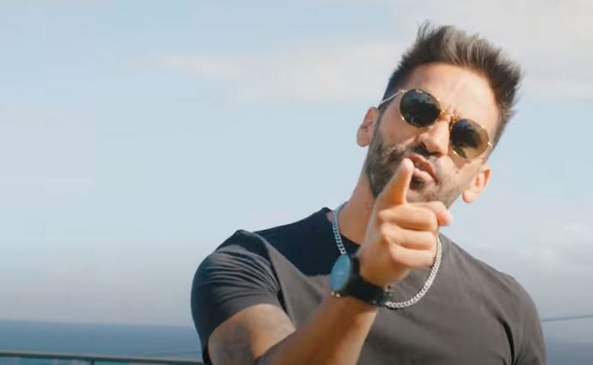 Já conhece o videoclipe "Vai Procurar", de Miro Freitas?