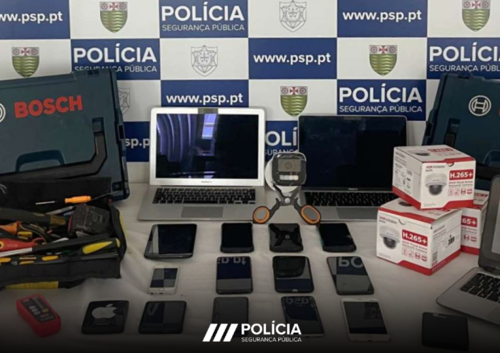 Homem assalta armazém para levar material informático