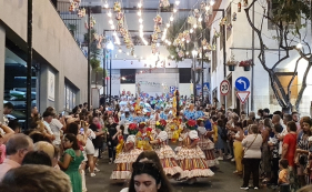 Marchas de S&atilde;o Pedro atra&iacute;ram centenas de pessoas. Veja o desfile.