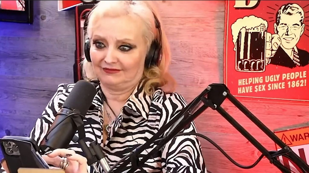 Ágata aceitou o desafio e cantou a "Música do gago". Veja o resultado.