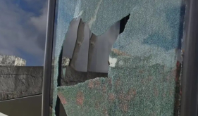 Autocarro atingido por pedra em Machico