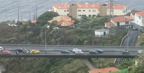 Acidente para tr&acirc;nsito na via r&aacute;pida