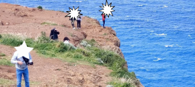 Turistas &agrave; beira do abismo na Ponta do Pargo