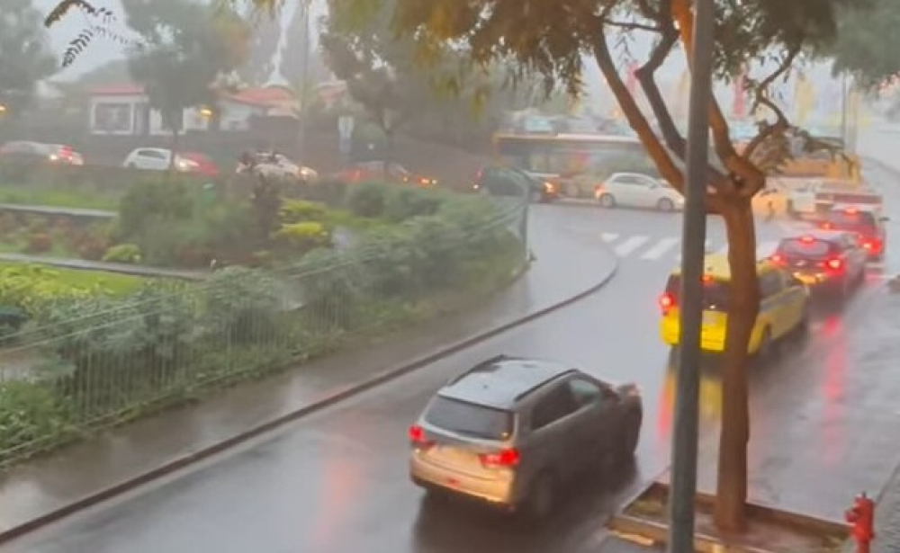 Chuva provoca caos no trânsito