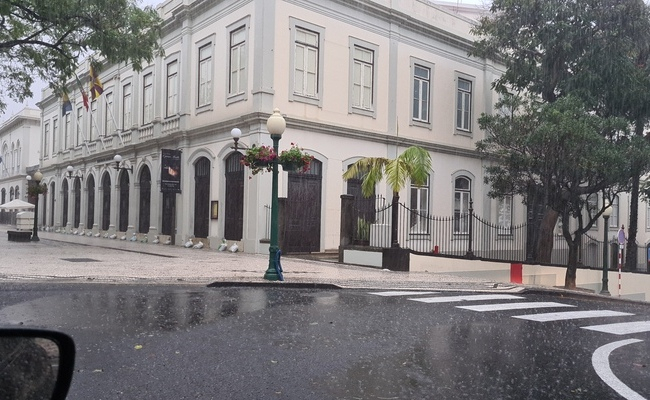 Veja como amanheceu o Funchal (vídeo)