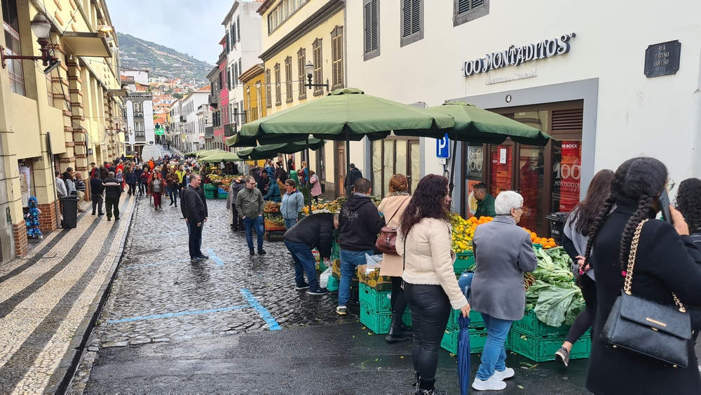 Já cheira a Noite do Mercado, no Funchal (vídeo)