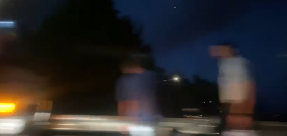 Despiste de motociclista na saída do Caniço