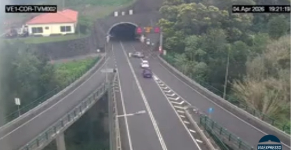 Motociclista morre após despiste no Túnel do Cortado em Santana