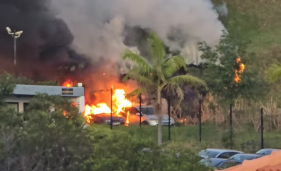 Carros a arder em Santo Amaro, no Funchal