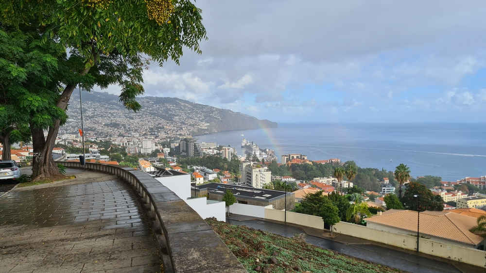 Chuva e céu nublado no Funchal na tarde de domingo (vídeo)