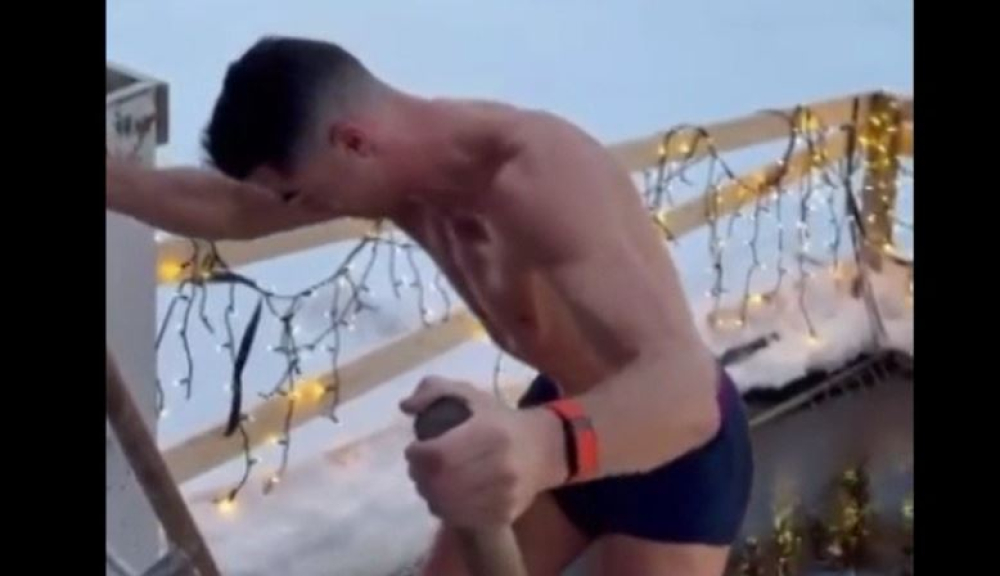 Ronaldo arrisca banho gelado na Lapónia (com vídeo)