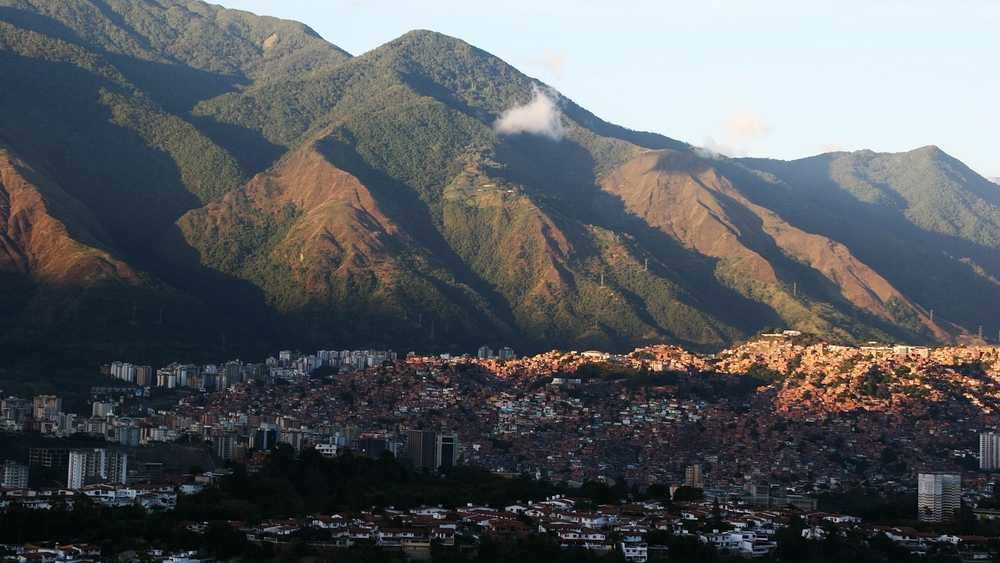 Maduro antecipa Natal para outubro na Venezuela