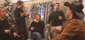 Z&eacute; Amaro, Quim Barreiros, Augusto Can&aacute;rio e Sons do Minho cantam "&Eacute; Natal". Veja o v&iacute;deo.