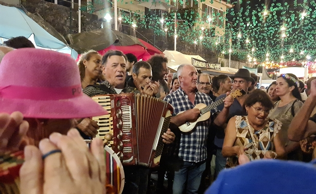 "A cabrinha" animou o arraial de Ponta Delgada. Veja o registo.