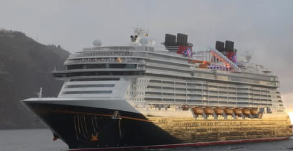 Navio Disney Destiny despede-se com música da Disney (com video)