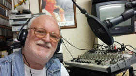 Jo&atilde;o Lu&iacute;s Mendon&ccedil;a: cantor, compositor e locutor h&aacute; 32 anos