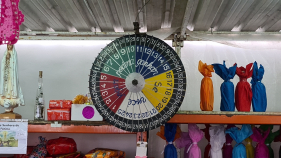As rifas no bazar da igreja (com v&iacute;deo)