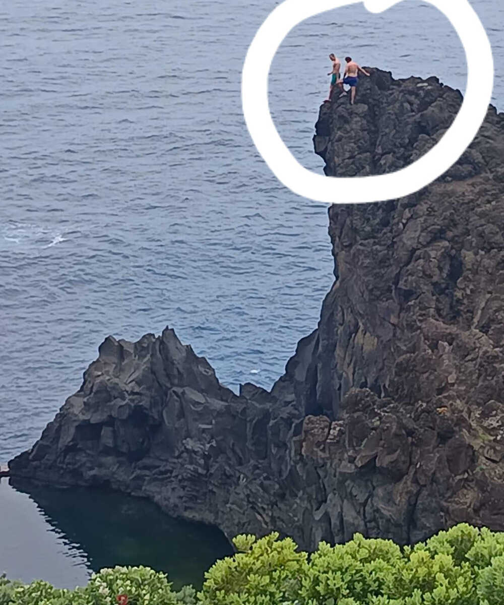 Banhistas arriscam no mar da Madeira