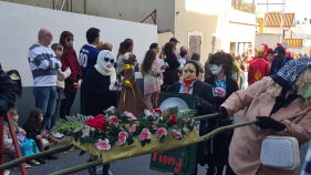 V&iacute;deo: cortejo com cr&iacute;tica &agrave; prociss&atilde;o com colunas de som, no Cani&ccedil;o