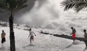 Jovens desafiam o mar na Ponta do Sol (v&iacute;deo)