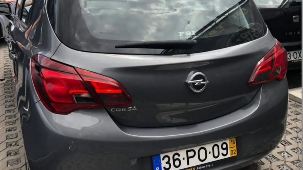 Proprietária procura carro "roubado" em zona turística do Funchal