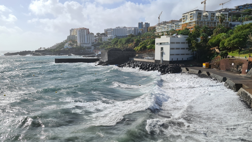 Depressão "Bernard" afeta Madeira com vento, chuva e agitação marítima. Veja o vídeo.