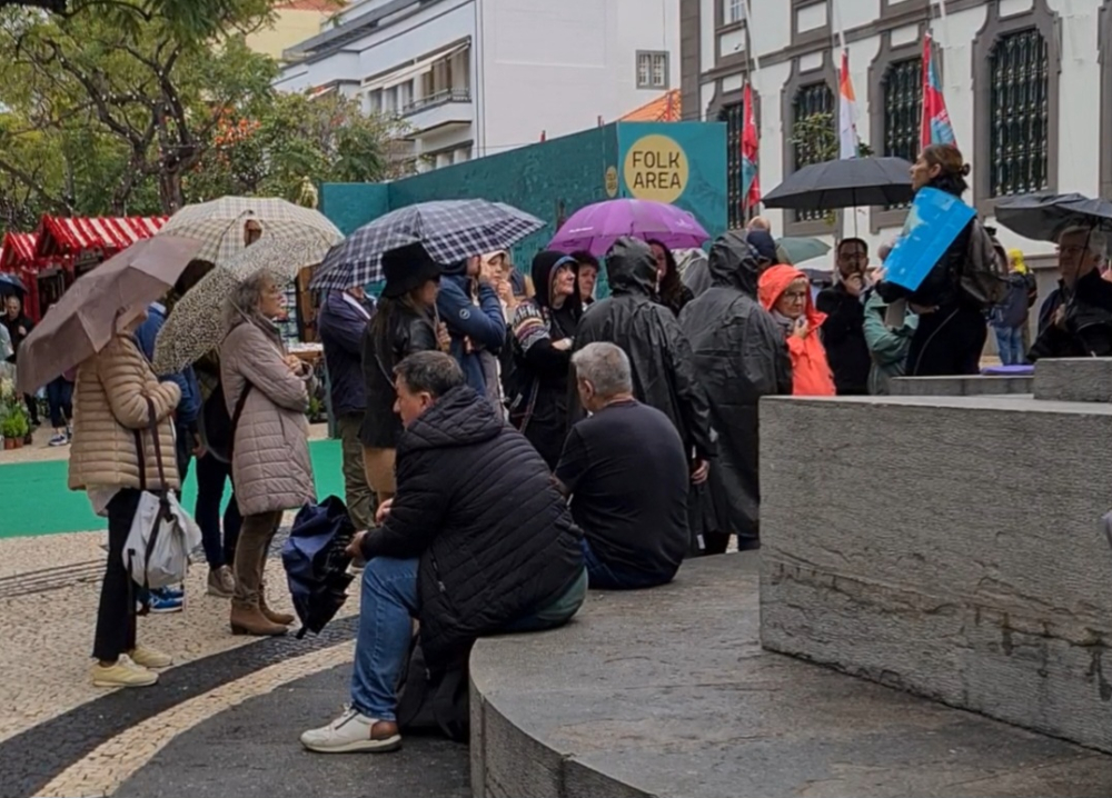 Multidão no Funchal para o último dia do ano (com vídeo)